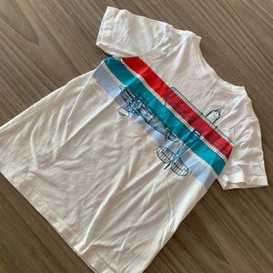 🌺 Lands End Boy’s White Graphic Tee size 10-12